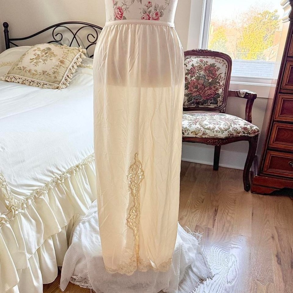 Cream lace slip skirt 70s union made ivory slip skirt size medium